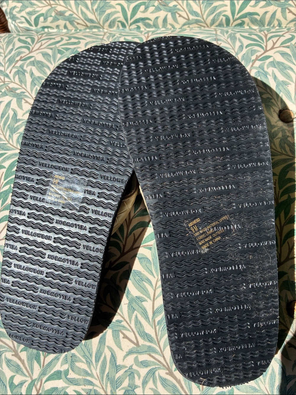 NEW! Y E L L O W B O X 🌻 sz 9 Women’s ABENEGO TAUPE Flip Flop Sandals! 🌻 - Picture 3 of 6